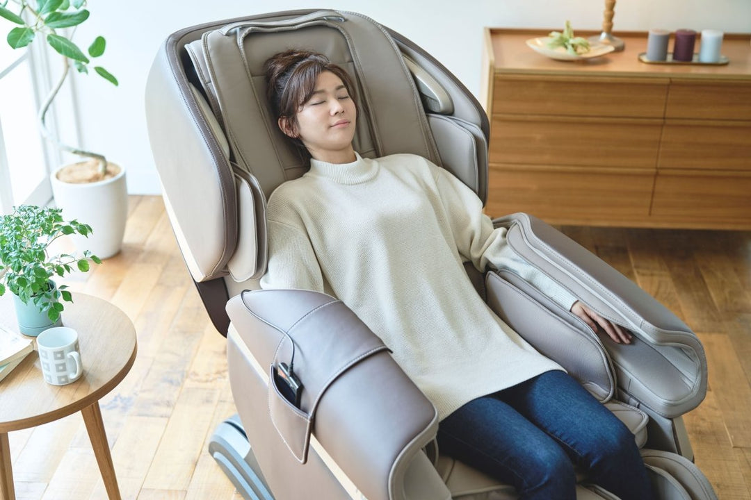 Fujiiryoki Calm Plus Flex Frame SL Track Massage Chair